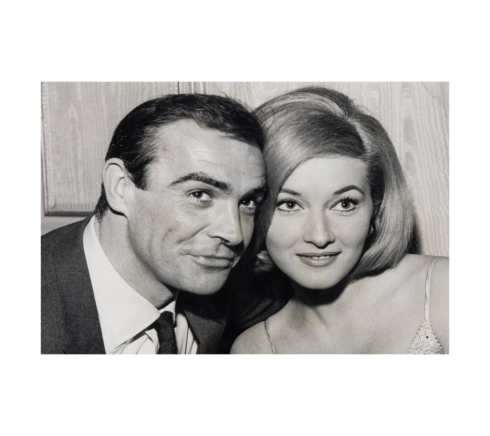 1964 James Bond From Russia with Love - Sean Connery and Daniela Bianchi 
