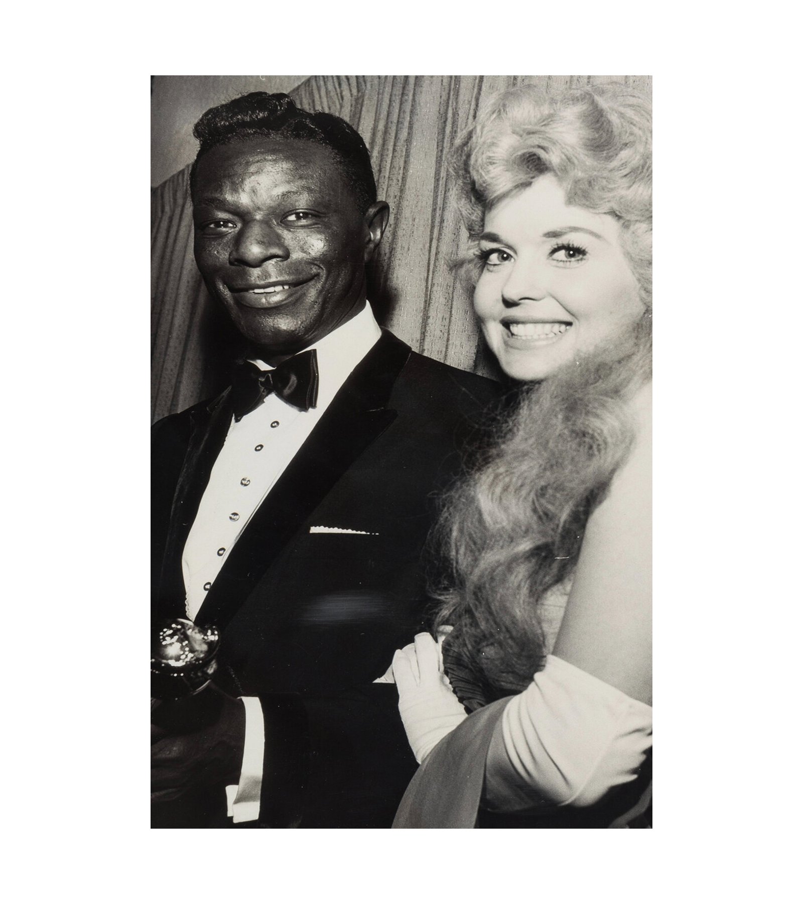 1963 Nat King Cole and Donna Douglas at the Golden Globes 