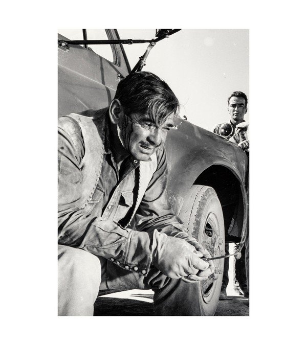 Clark Gable on the set of 'The Misfits' 